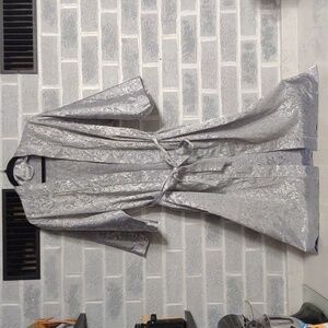 Valerie Stevens Lavender Shiny Floral Lounge Robe with Pockets Women's Medium